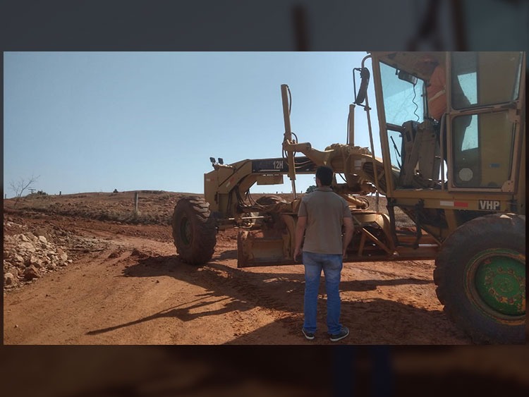 Acompanhamento de obra em estrada rural